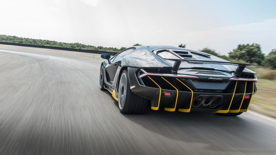  Lamborghini Centenario LP770-4 2016 года  (фото 2 из 61)